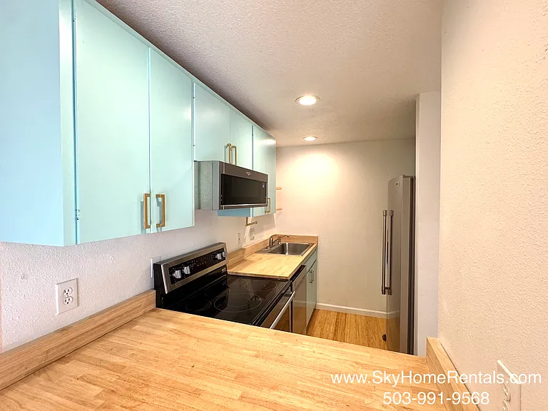 2160 Maplewood Dr S — Photo 4