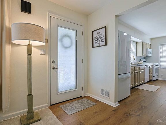 4th image of 3865 Arlington Ave