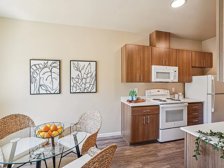 LIBERTY CREST APARTMENTS — Photo 36