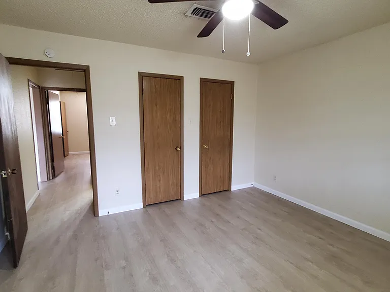 4215 Crow Rd — Photo 7