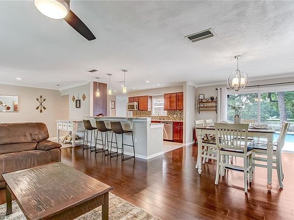 5th image of 520 Mead Dr