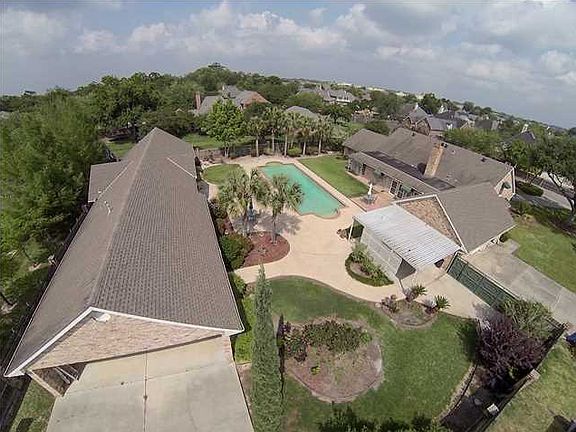 3rd image of 335 W Martial Ave