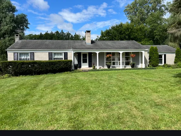 4936 Broomfield Ct, West Bloomfield, MI 48322