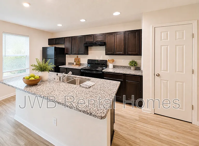 3159 Phyllis St — Photo 3