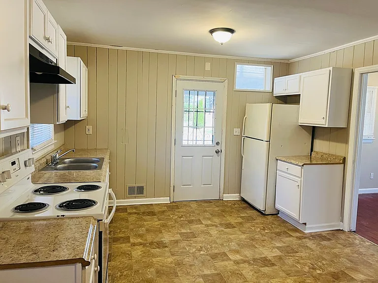 2673 Fairlane Dr SE — Photo 9