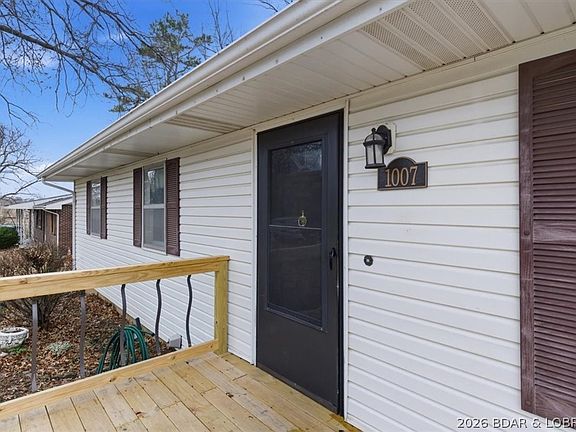 5th image of 1007 E Lawson Ave