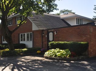 2 Harrogate On Oxford St, Rolling Meadows, IL 60008