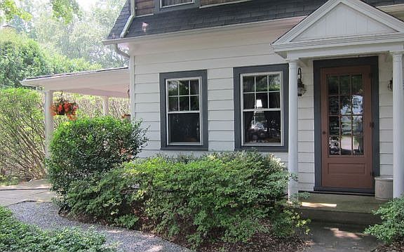 4th image of 105 Cox Ave