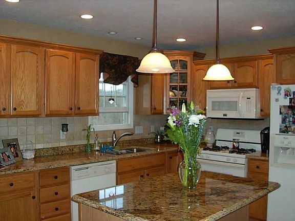 2nd image of 335 Cottingham Cir