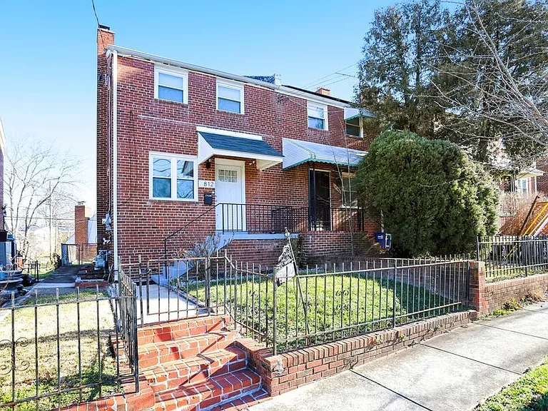 812 Burns St SE — Photo 53