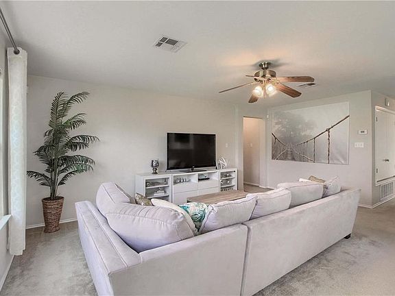 5th image of 352 Indian Paintbrush Dr