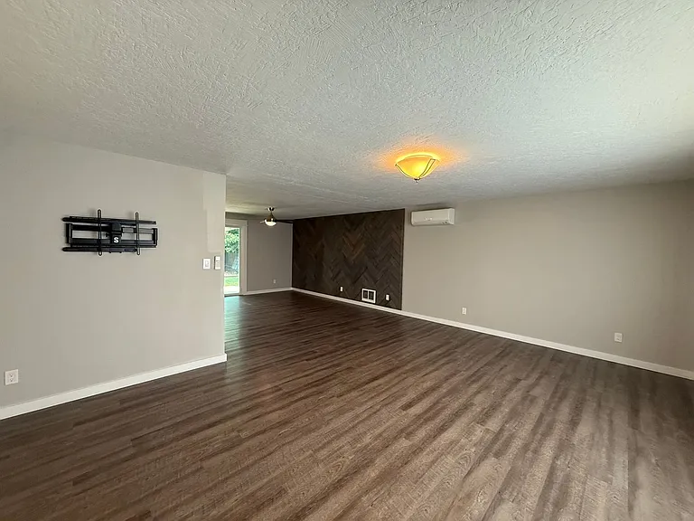 640 Lincoln Ave — Photo 4