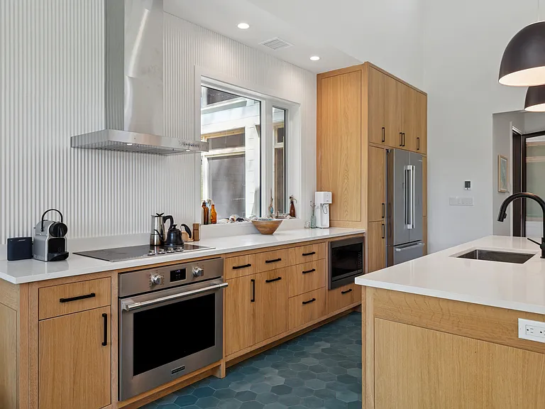 6710 Soundview Ave — Photo 4