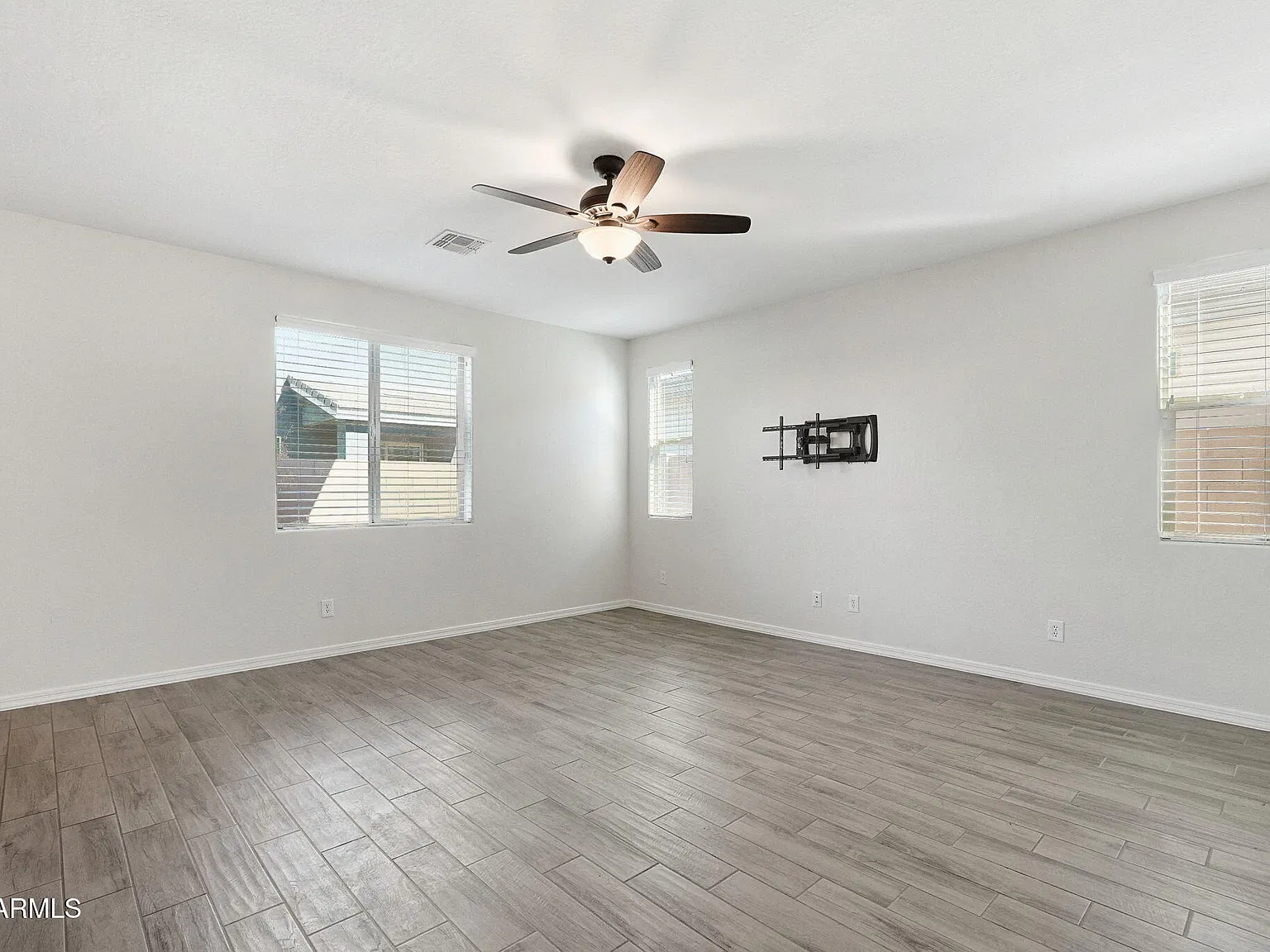 4 bed, 3.0 bath, 2503 sqft, $2,950 — Photo 4
