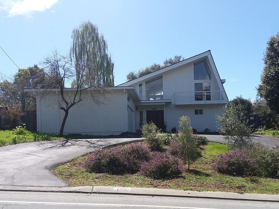 1st image of 688 Club House Dr