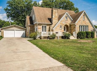 303 S Main St, Altamont, IL 62411