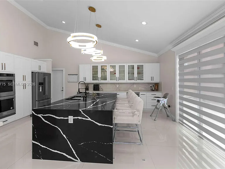 1530 Lacosta Dr W — Photo 9