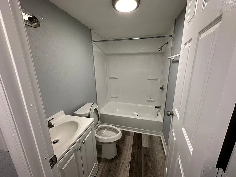2435 Edwin St NE #4 — Photo 3