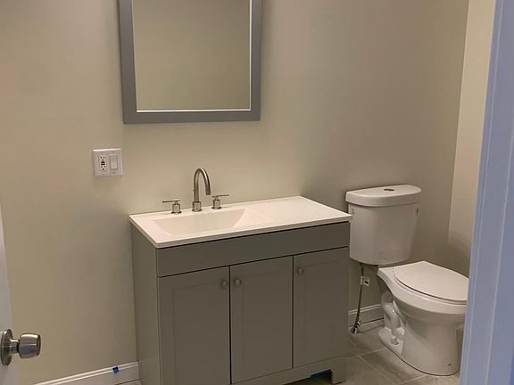 4th image of 699 Manton Ave #1
