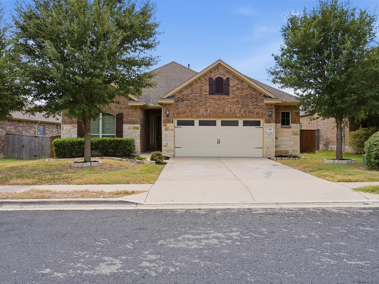 4 bed, 3.0 bath, 1990 sqft, $2,500 — Photo 2