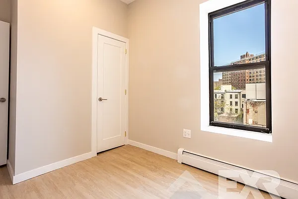 Rented by EXR | media 9