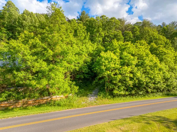 547 Smith Creek Rd, Christiansburg, VA 24073