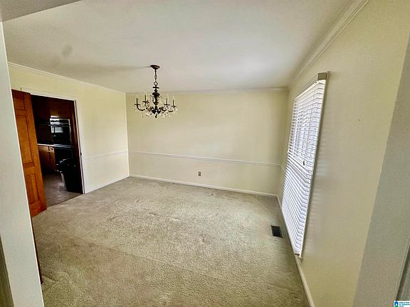 5th image of 2516 Woodmere Dr
