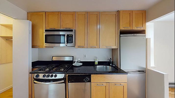 1st image of 308 W 94th St #417
