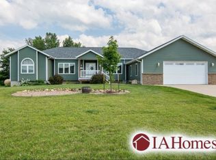 2520 Meadow View Dr, Urbana, IA 52345