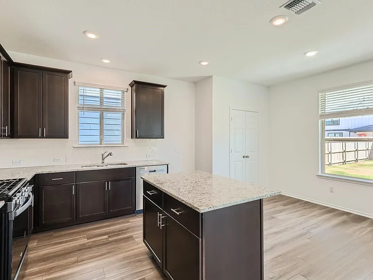 1608 Holly Lake Dr — Photo 9