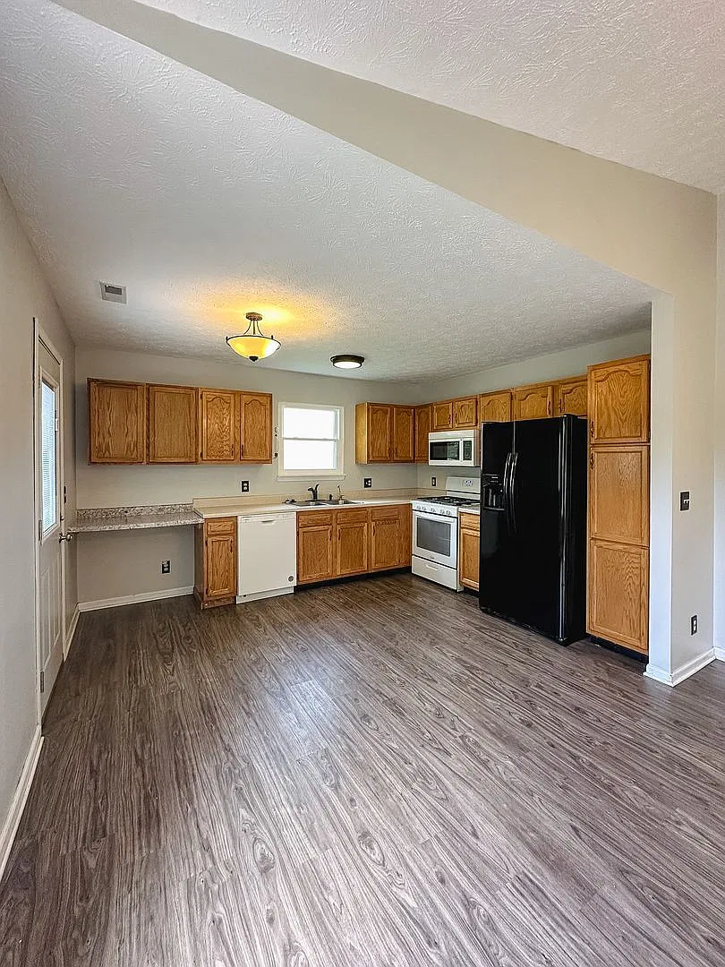 3 Bedroom 2 Bath Home in the West Lafayette School District w/ an extra room! — Photo 4