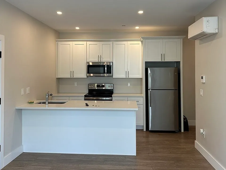 58 River St #12