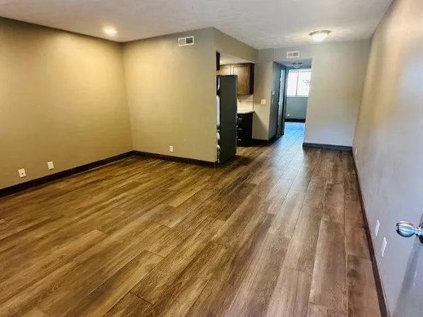 341 S 27th St #4, Lincoln, NE 68510