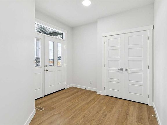 3rd image of 139 E Dawson Wharf