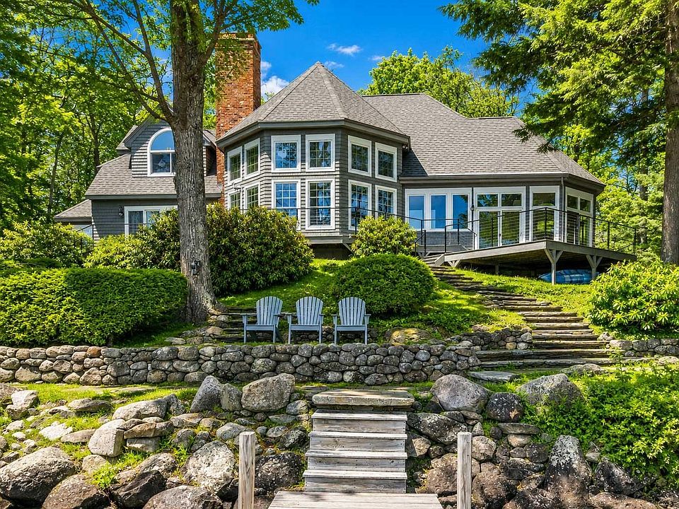 1st image of 986 Lakeshore Drive