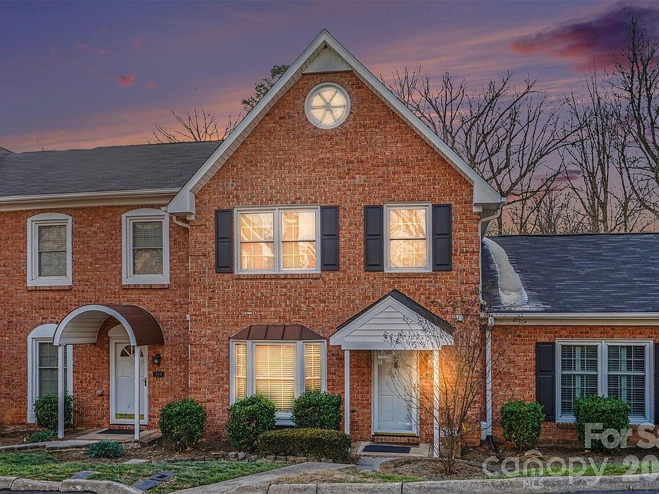 1st image of 313 Wisteria Ln
