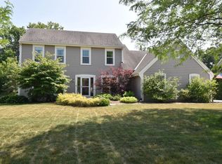 N54W16229 Westwind Dr, Menomonee Falls, WI 53051