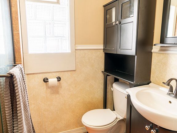 3rd image of 201 N Lincoln Ave APT 3