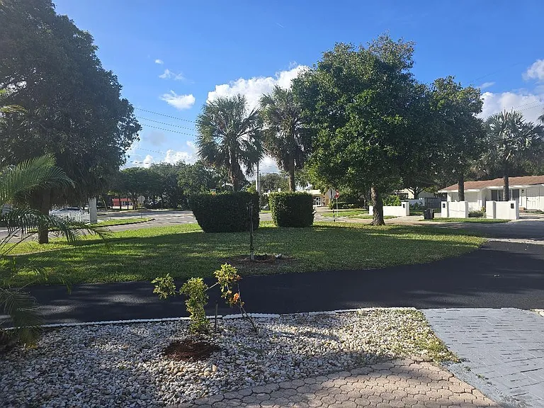 2160 NE 48th St — Photo 9