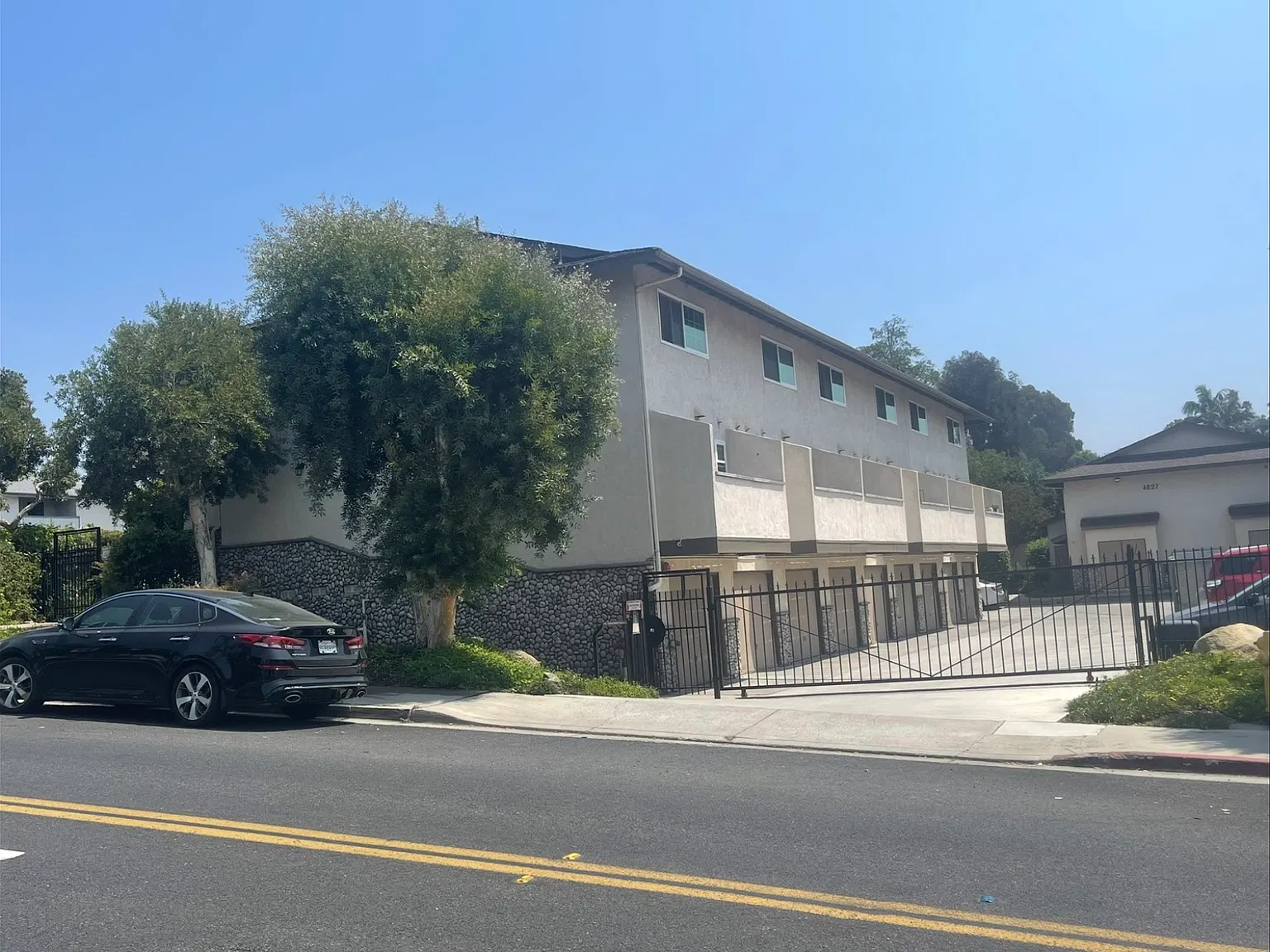 2 bed, 1.5 bath, 1100 sqft, $2,500 — Photo 1