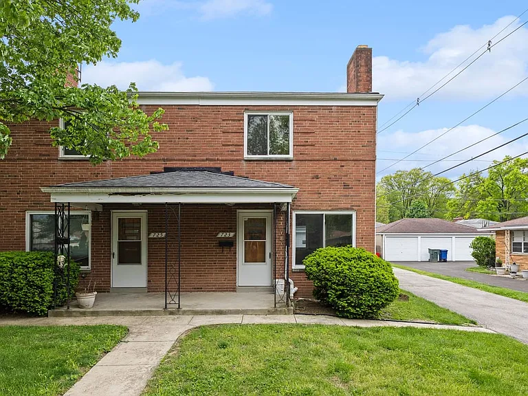 723 Village Dr — Photo 10