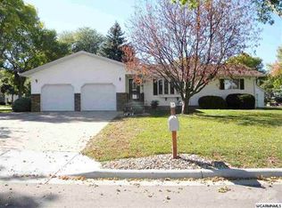 802 S 1st St, Marshall, MN 56258