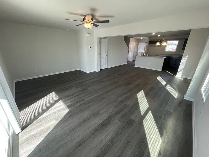 1055 Peony Ln — Photo 2