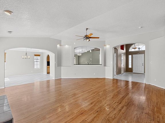 2nd image of 2417 Manzano Loop NE