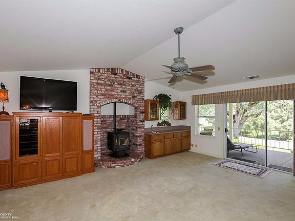 4th image of 18047 Jayhawk Dr