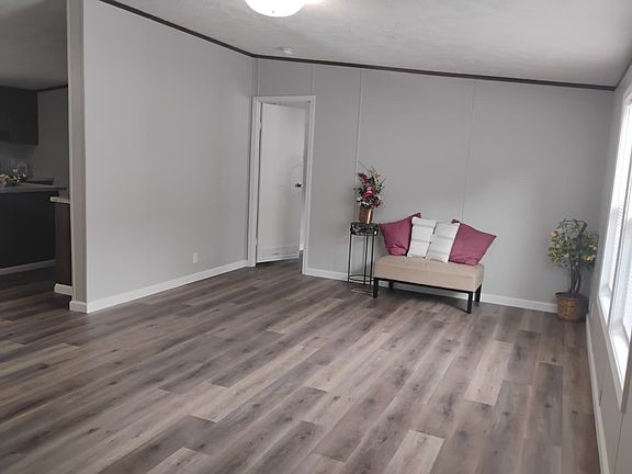4th image of 166 Elm Dr