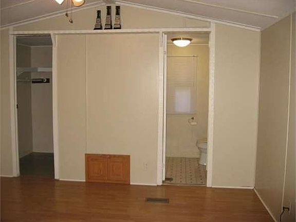 5th image of 43131 Pinewood Ave