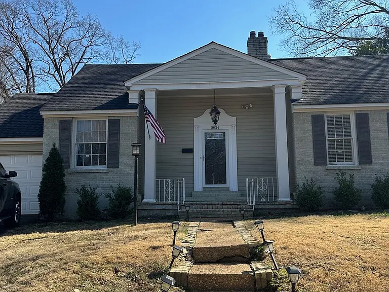 3834 Kenwood Ave — Photo 1
