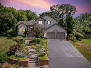 1466 Arden Oaks Dr, Arden Hills, MN 55112