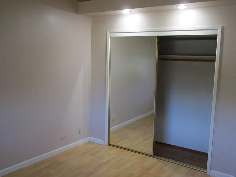 32215 Glenbrook St — Photo 7